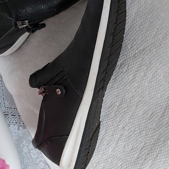 Woman's shoes - Picture 4 of 8